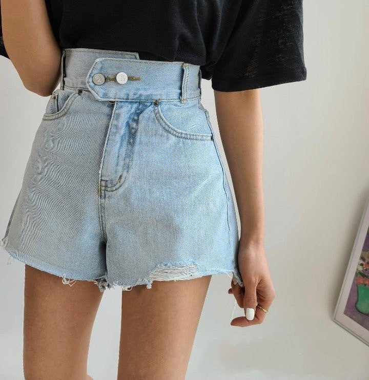 Two Buttons Denim Shorts